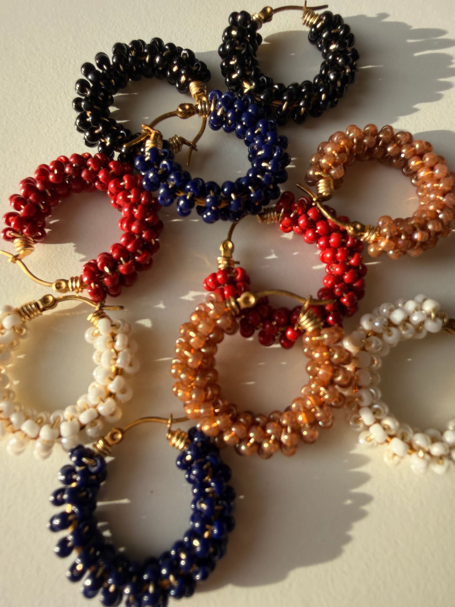 boucles-oreilles-aura-toutes-couleurs-vrac