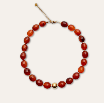 Collier Saint Tropez marron ambré détouré sur fond blanc