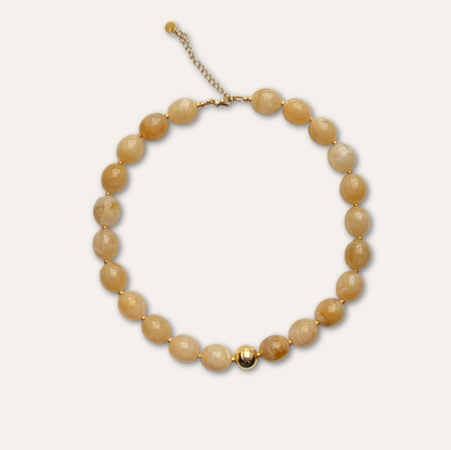 Collier Saint Tropez beige détouré sur fond blanc