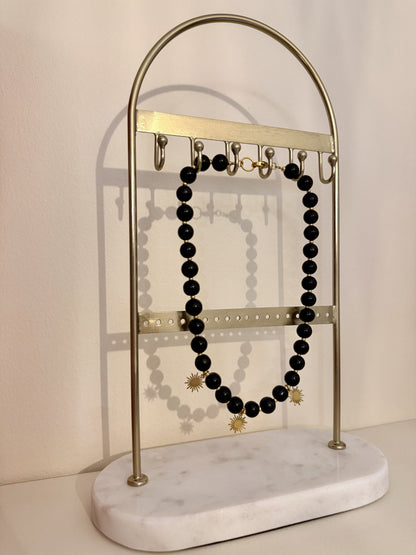 SOLSTICE - Collier de perles et soleils dorés